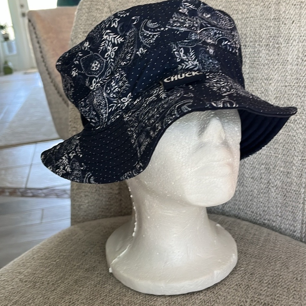 Original Chuck reversible bucket hat navy blue white paisley bandanna print OS